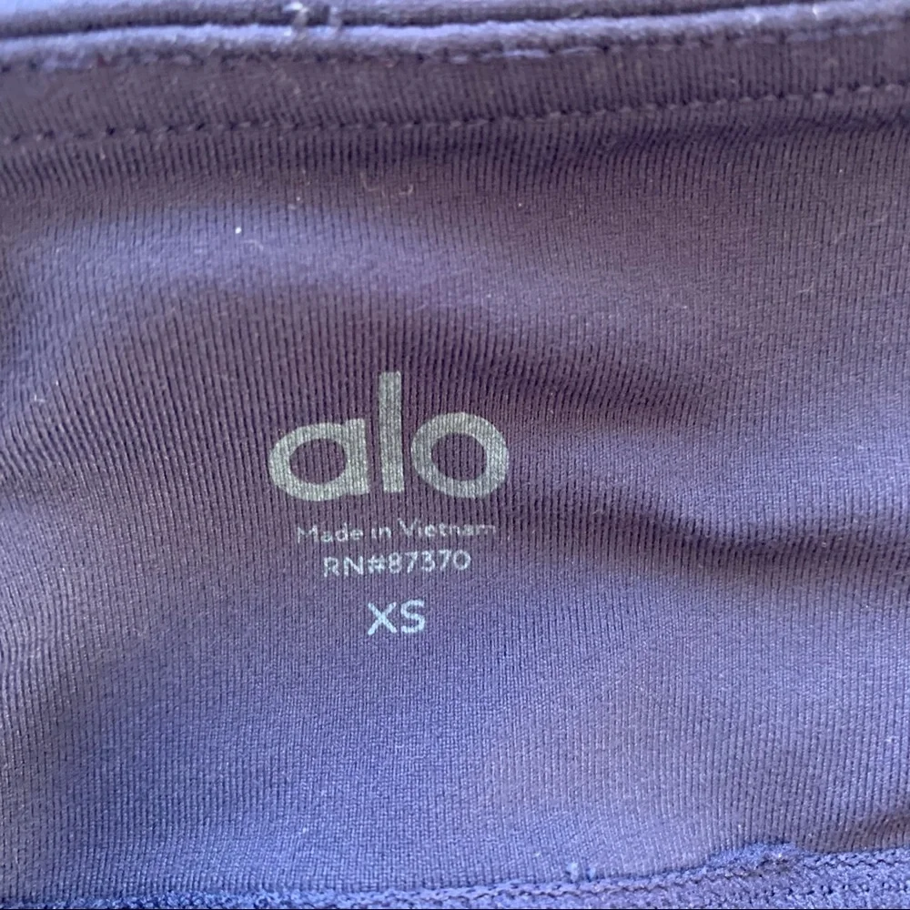 ALO Yoga Continuity Capri Legging In Rich Navy